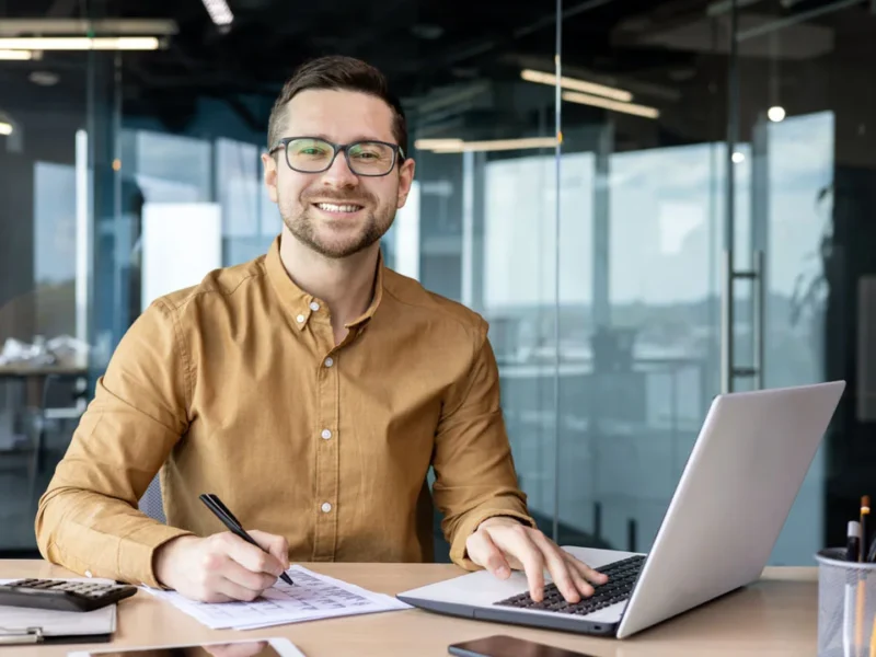 Customer focused on work after using a financial services answering service to take calls