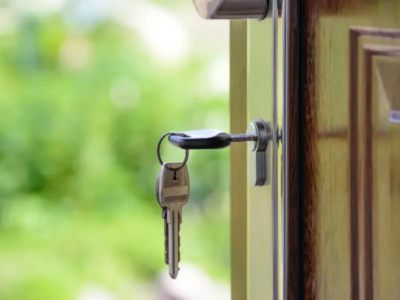 Have sales, landlords and tenant calls answer 24/7 with a real estate answering service from ReceptionHQ