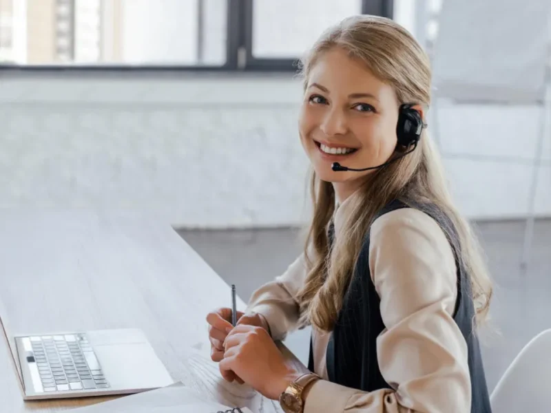 One of the virtual receptionists providing the live call answering service NZ businesses trust.